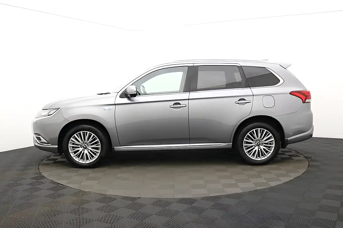 Used 2018 Mitsubishi Outlander 4h Grey - Interior and Exterior details 7