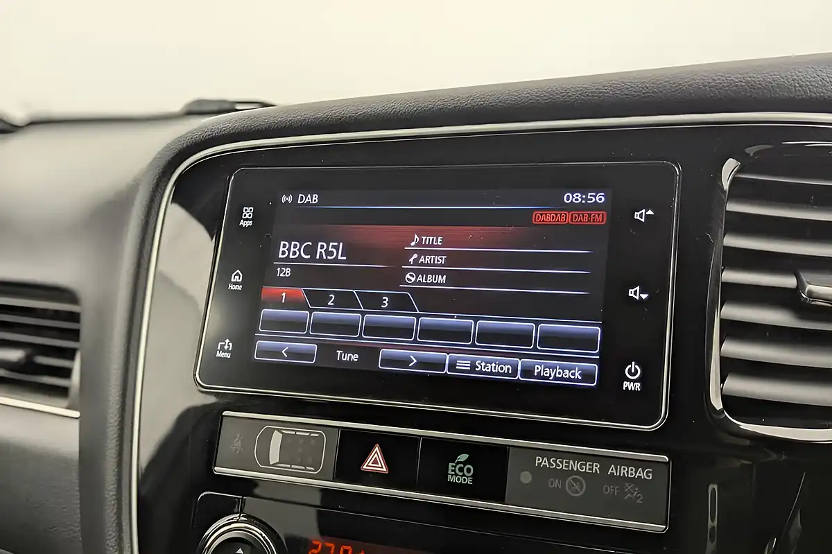 Used 2018 Mitsubishi Outlander 4h White - Interior and Exterior details 11