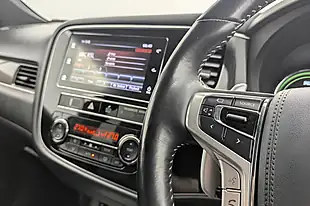 Used 2018 Mitsubishi Outlander 4h White - Interior and Exterior details 12