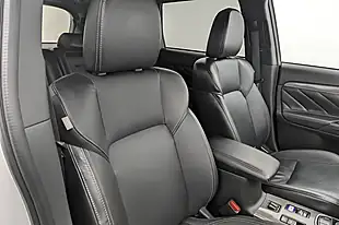 Used 2018 Mitsubishi Outlander 4h White - Interior and Exterior details 13