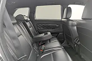 Used 2018 Mitsubishi Outlander 4h White - Interior and Exterior details 14