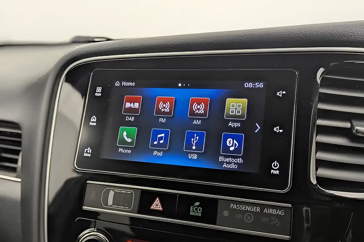 Used 2018 Mitsubishi Outlander 4h White - Interior and Exterior details 15