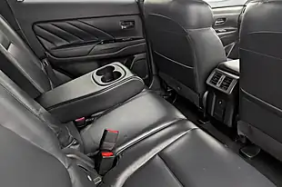 Used 2018 Mitsubishi Outlander 4h White - Interior and Exterior details 16
