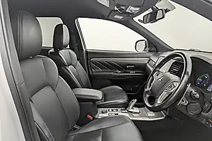 Used 2018 Mitsubishi Outlander 4h White - Interior and Exterior details 3
