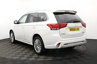 Used 2018 Mitsubishi Outlander 4h White - Interior and Exterior details 6