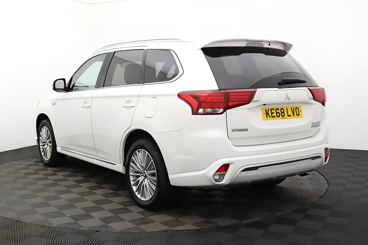 Used 2018 Mitsubishi Outlander 4h White - Interior and Exterior details 6