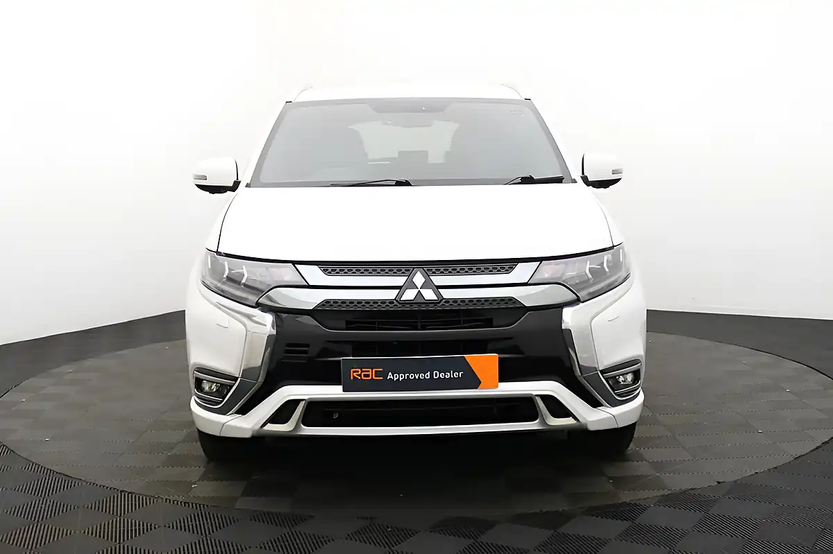 Used 2018 Mitsubishi Outlander 4h White - Interior and Exterior details 8