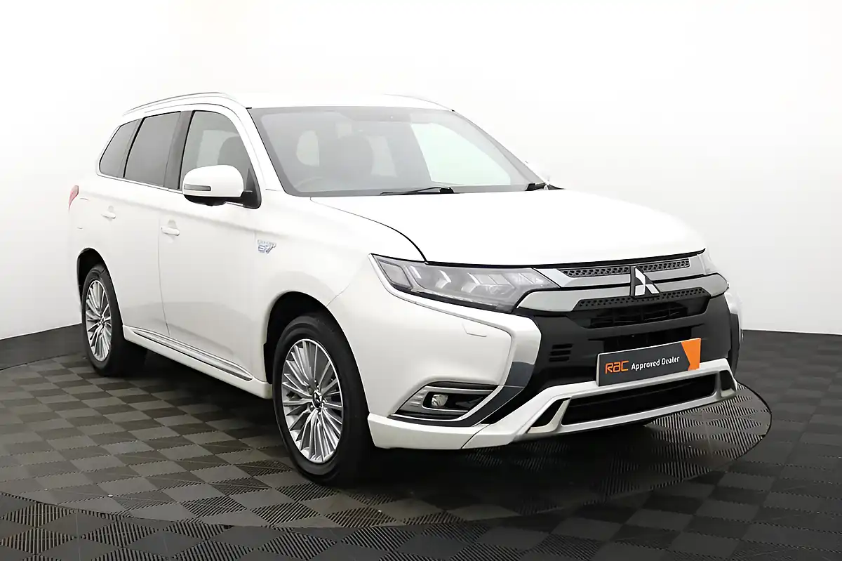 Used 2018 Mitsubishi Outlander 4h White - Interior and Exterior details 9