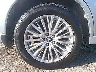 Used 2018 Mitsubishi Outlander 4hs Silver - Interior and Exterior details 11