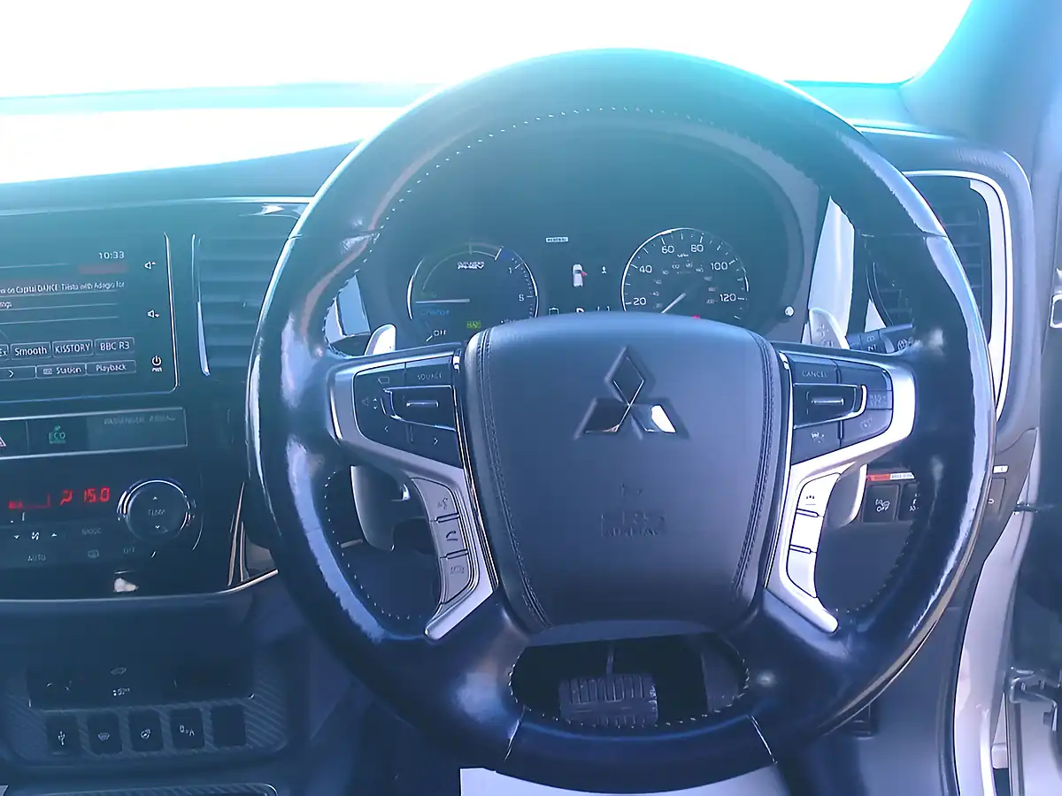 Used 2018 Mitsubishi Outlander 4hs Silver - Interior and Exterior details 13