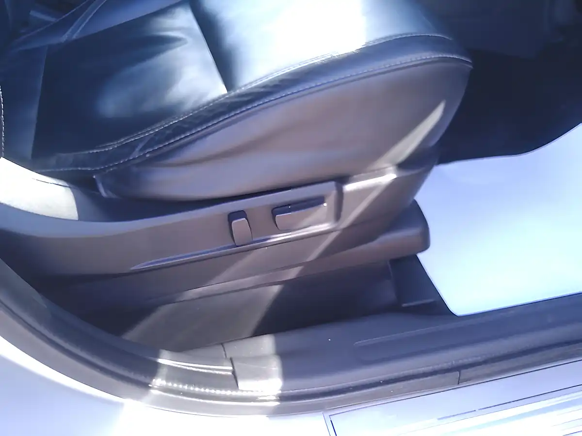 Used 2018 Mitsubishi Outlander 4hs Silver - Interior and Exterior details 17