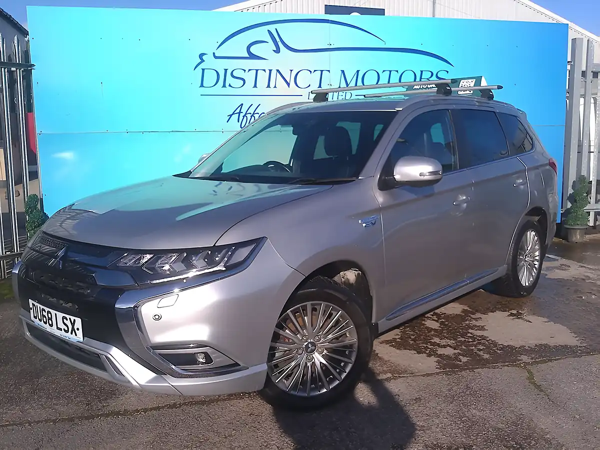 Used 2018 Mitsubishi Outlander 4hs Silver - Interior and Exterior details 3