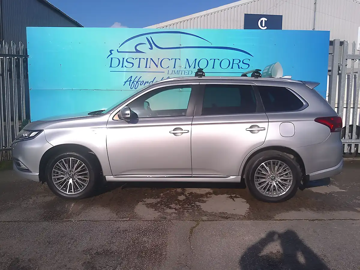 Used 2018 Mitsubishi Outlander 4hs Silver - Interior and Exterior details 7