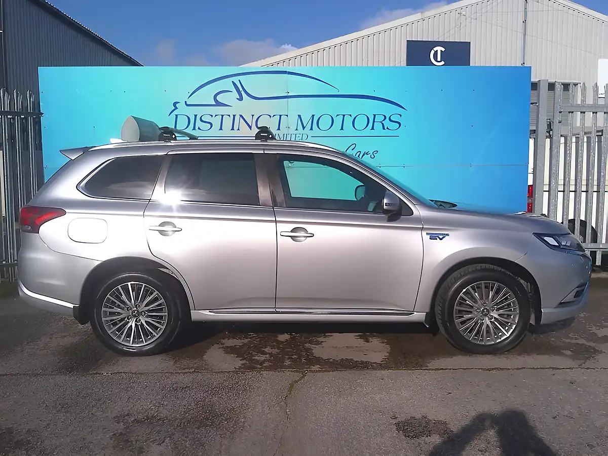 Used 2018 Mitsubishi Outlander 4hs Silver - Interior and Exterior details 8