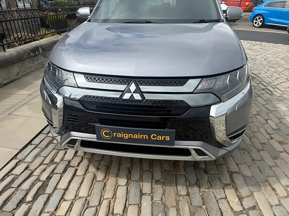 Used 2018 Mitsubishi Outlander Atlantic Grey - Interior and Exterior details 10