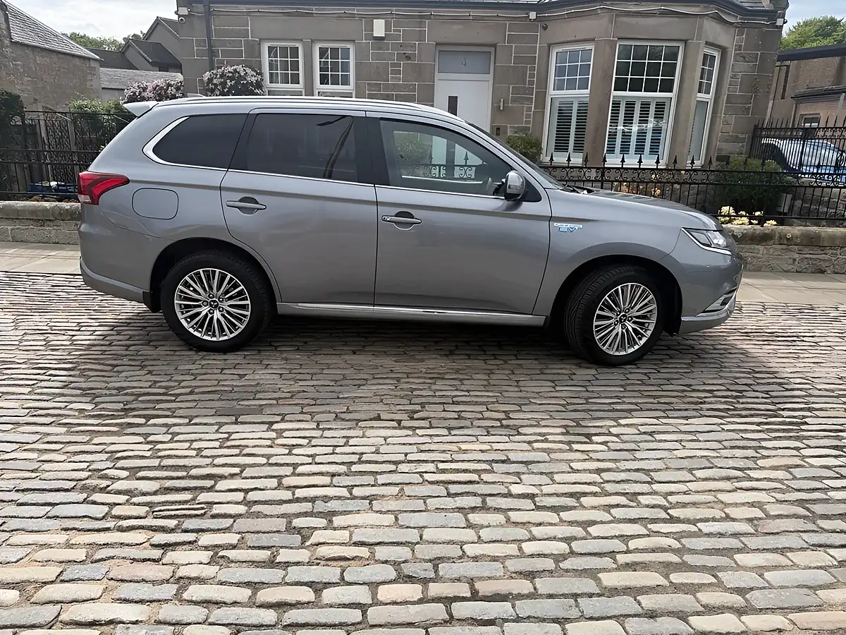 Used 2018 Mitsubishi Outlander Atlantic Grey - Interior and Exterior details 15