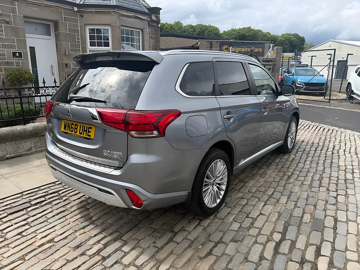 Used 2018 Mitsubishi Outlander Atlantic Grey - Interior and Exterior details 4