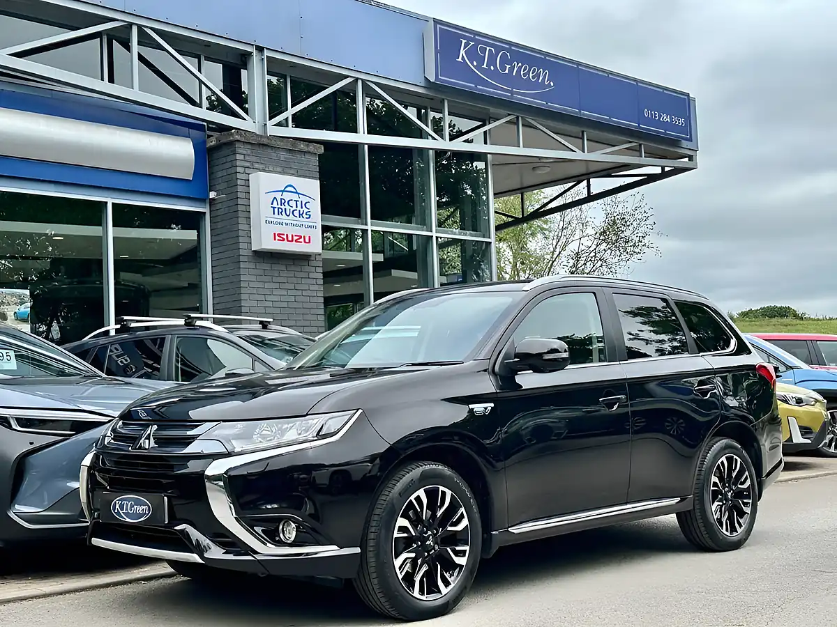 Used 2018 Mitsubishi Outlander Black - Front View