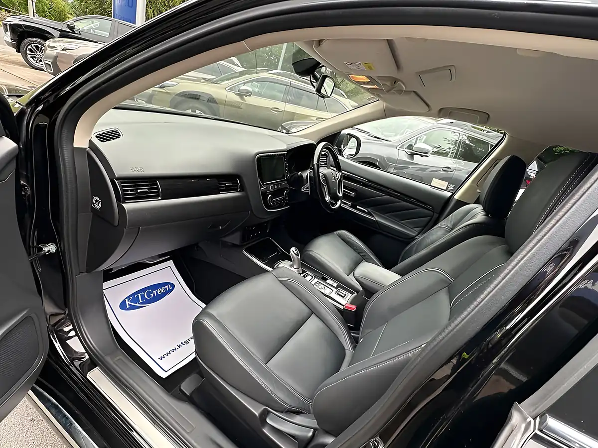 Used 2018 Mitsubishi Outlander Black - Interior and Exterior details 10