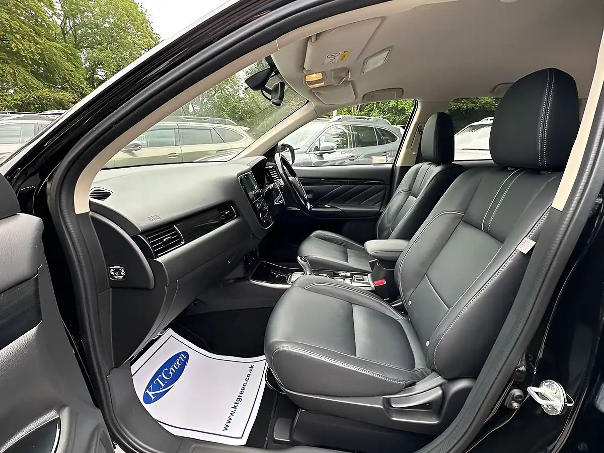 Used 2018 Mitsubishi Outlander Black - Interior and Exterior details 11