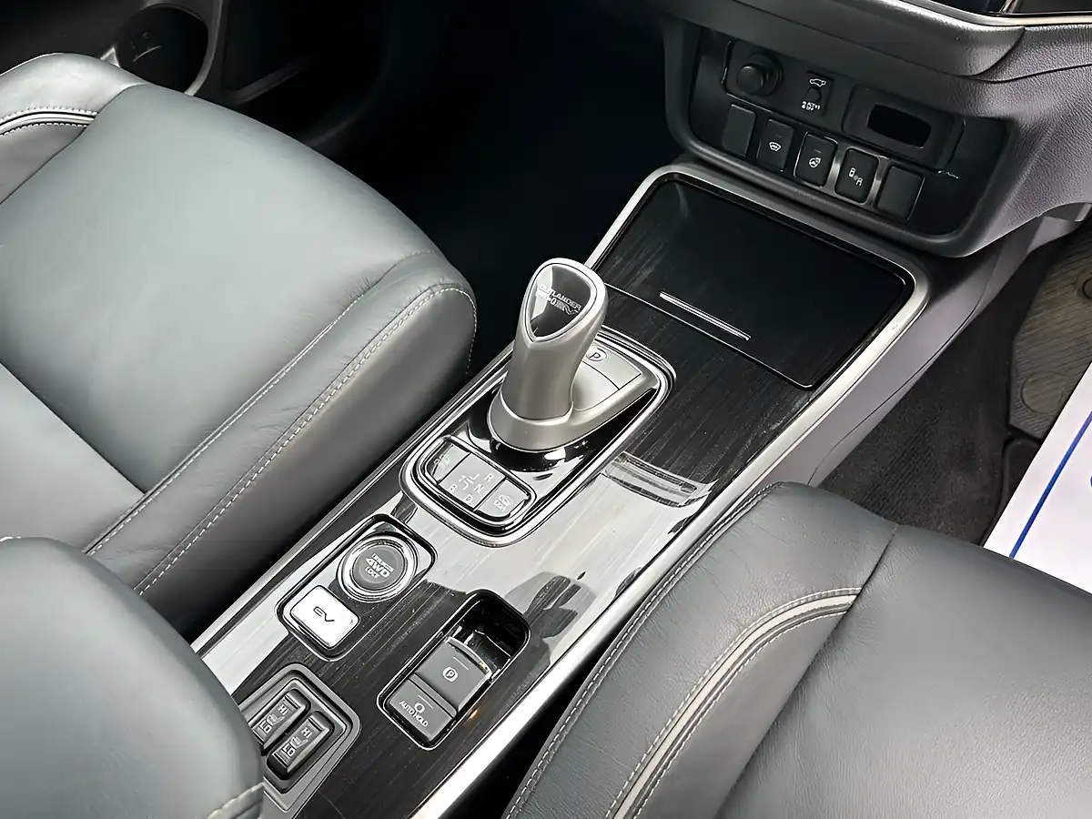 Used 2018 Mitsubishi Outlander Black - Interior and Exterior details 14