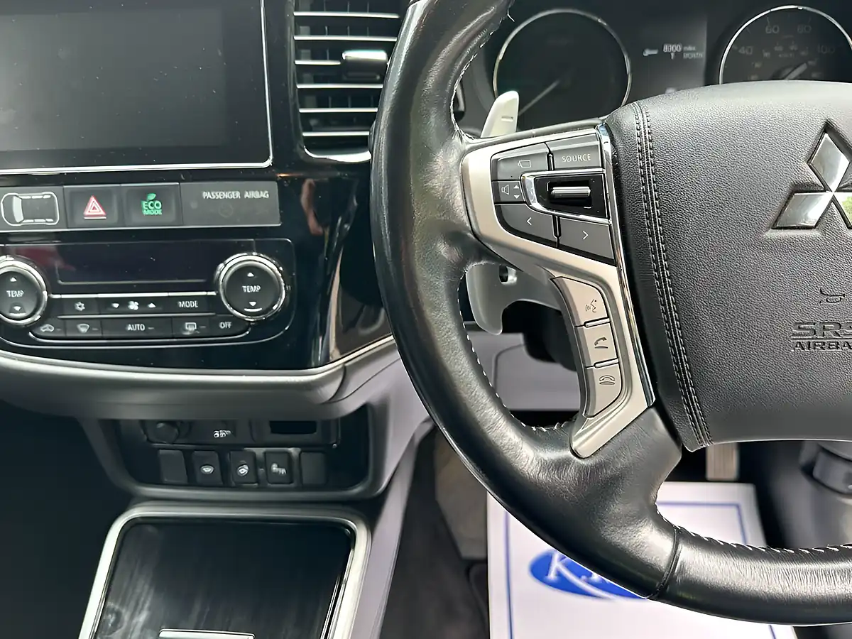 Used 2018 Mitsubishi Outlander Black - Interior and Exterior details 16