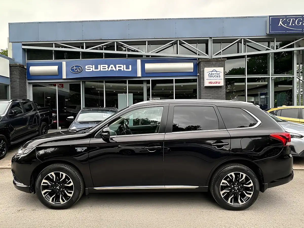 Used 2018 Mitsubishi Outlander Black - Interior and Exterior details 2