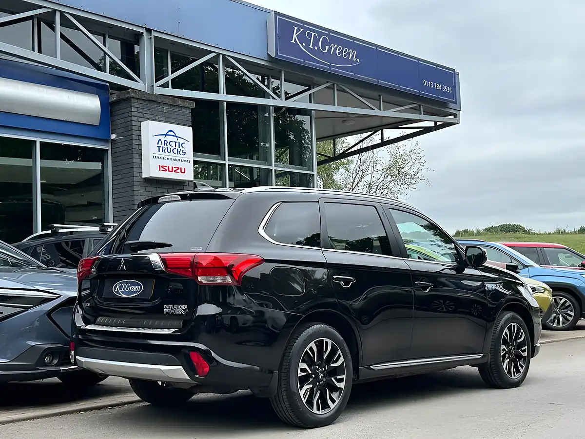 Used 2018 Mitsubishi Outlander Black - Interior and Exterior details 4