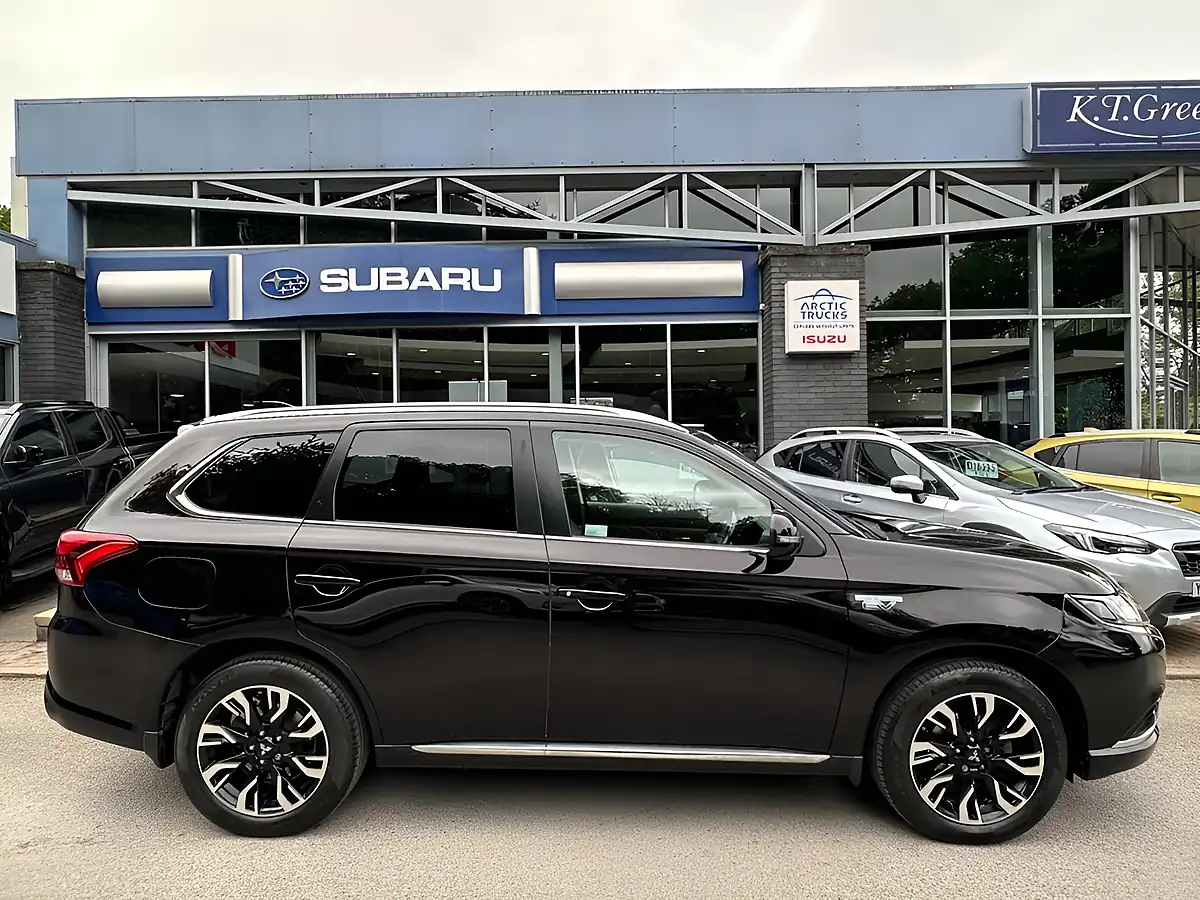 Used 2018 Mitsubishi Outlander Black - Interior and Exterior details 5