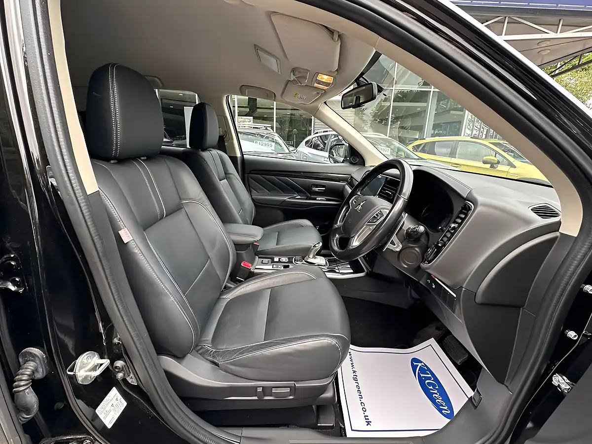 Used 2018 Mitsubishi Outlander Black - Interior and Exterior details 7