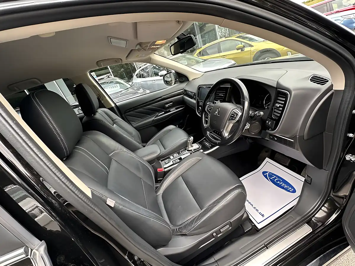 Used 2018 Mitsubishi Outlander Black - Interior and Exterior details 8