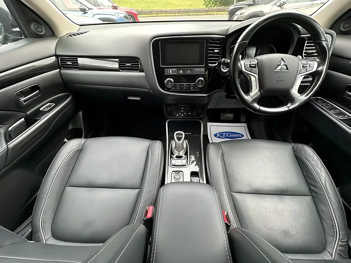 Used 2018 Mitsubishi Outlander Black - Interior and Exterior details 9