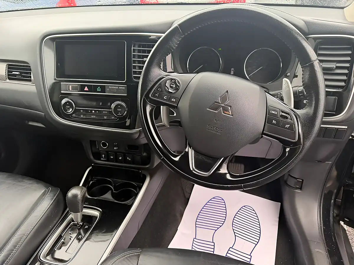Used 2018 Mitsubishi Outlander Black - Interior and Exterior details 12