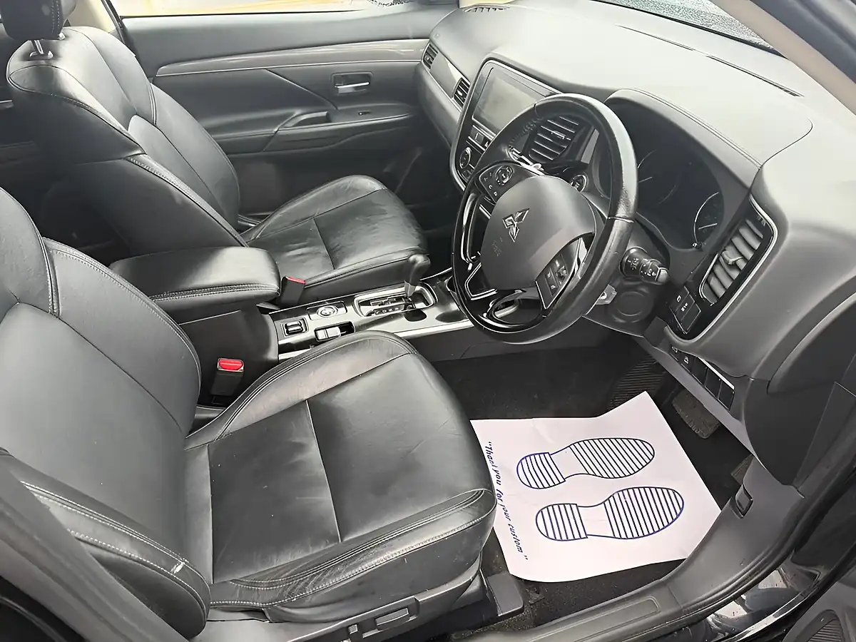 Used 2018 Mitsubishi Outlander Black - Interior and Exterior details 13
