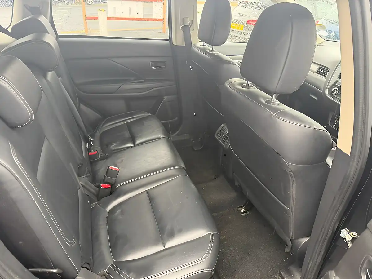 Used 2018 Mitsubishi Outlander Black - Interior and Exterior details 15