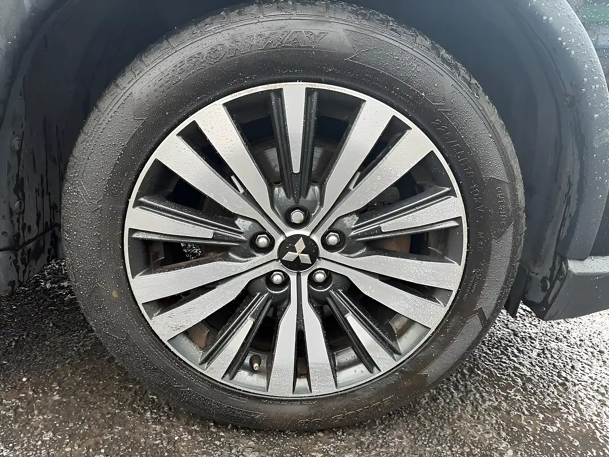 Used 2018 Mitsubishi Outlander Black - Interior and Exterior details 18