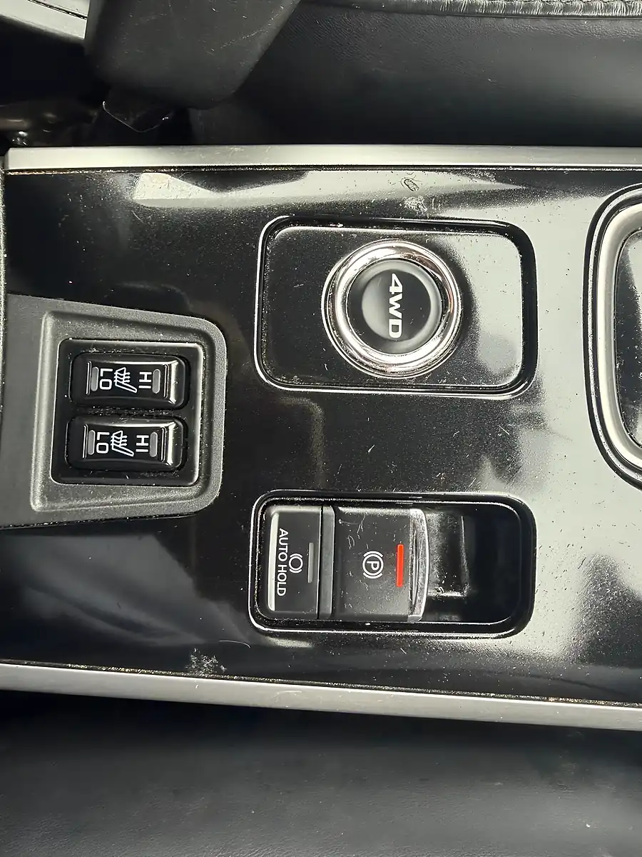 Used 2018 Mitsubishi Outlander Black - Interior and Exterior details 5