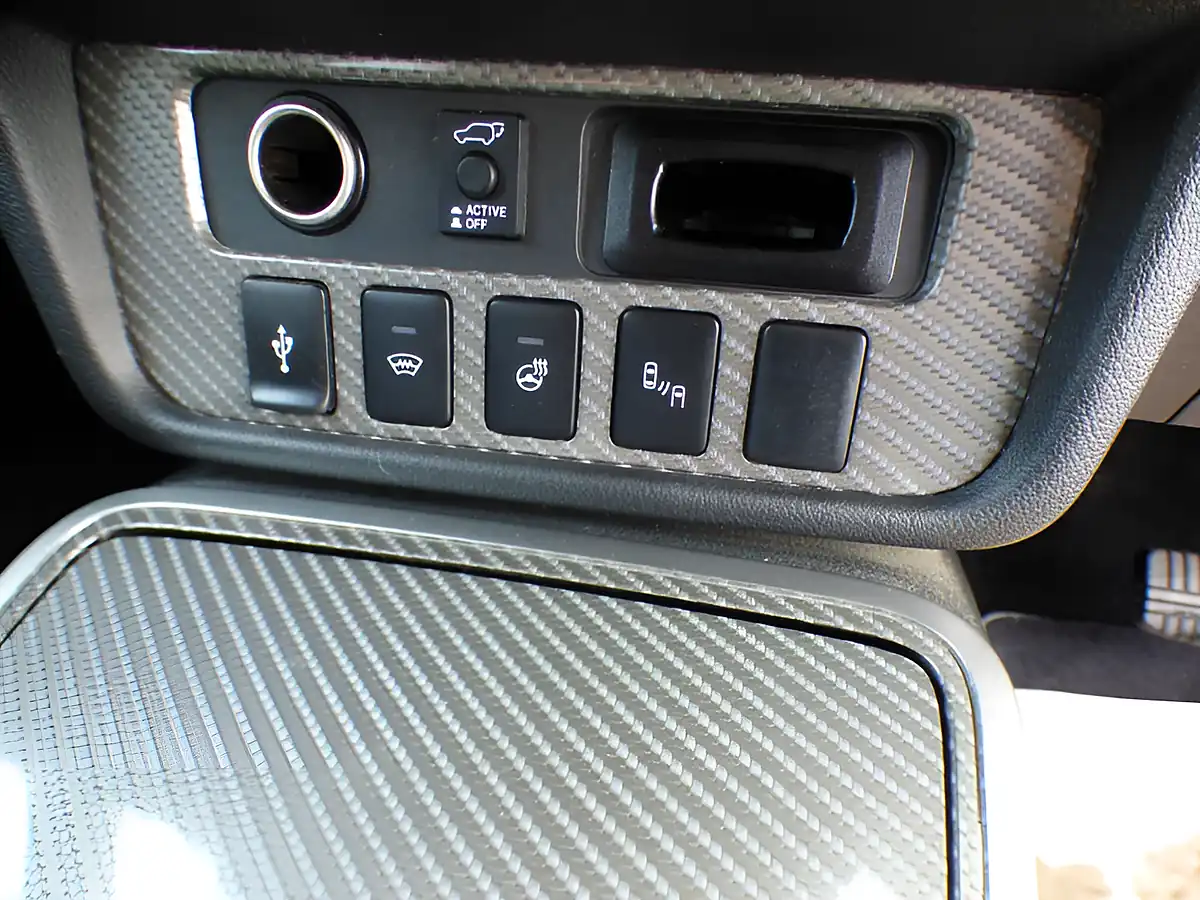 Used 2018 Mitsubishi Outlander Grey - Interior and Exterior details 10