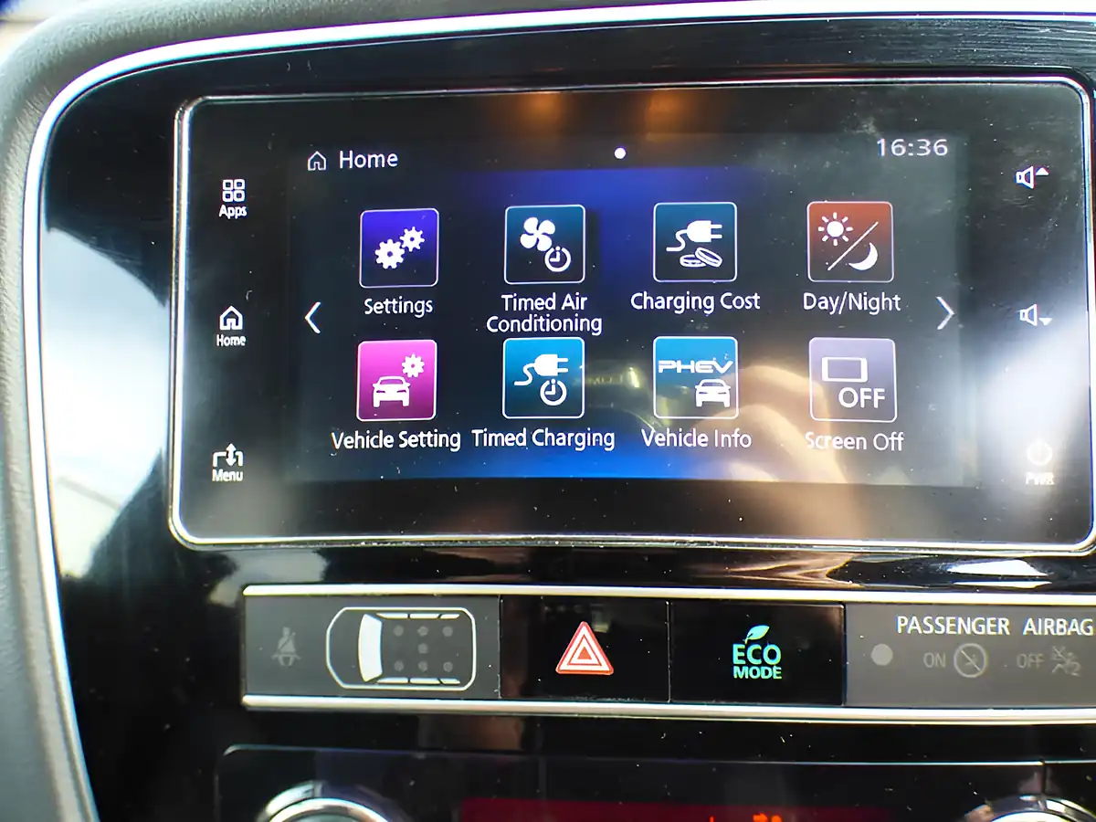 Used 2018 Mitsubishi Outlander Grey - Interior and Exterior details 12