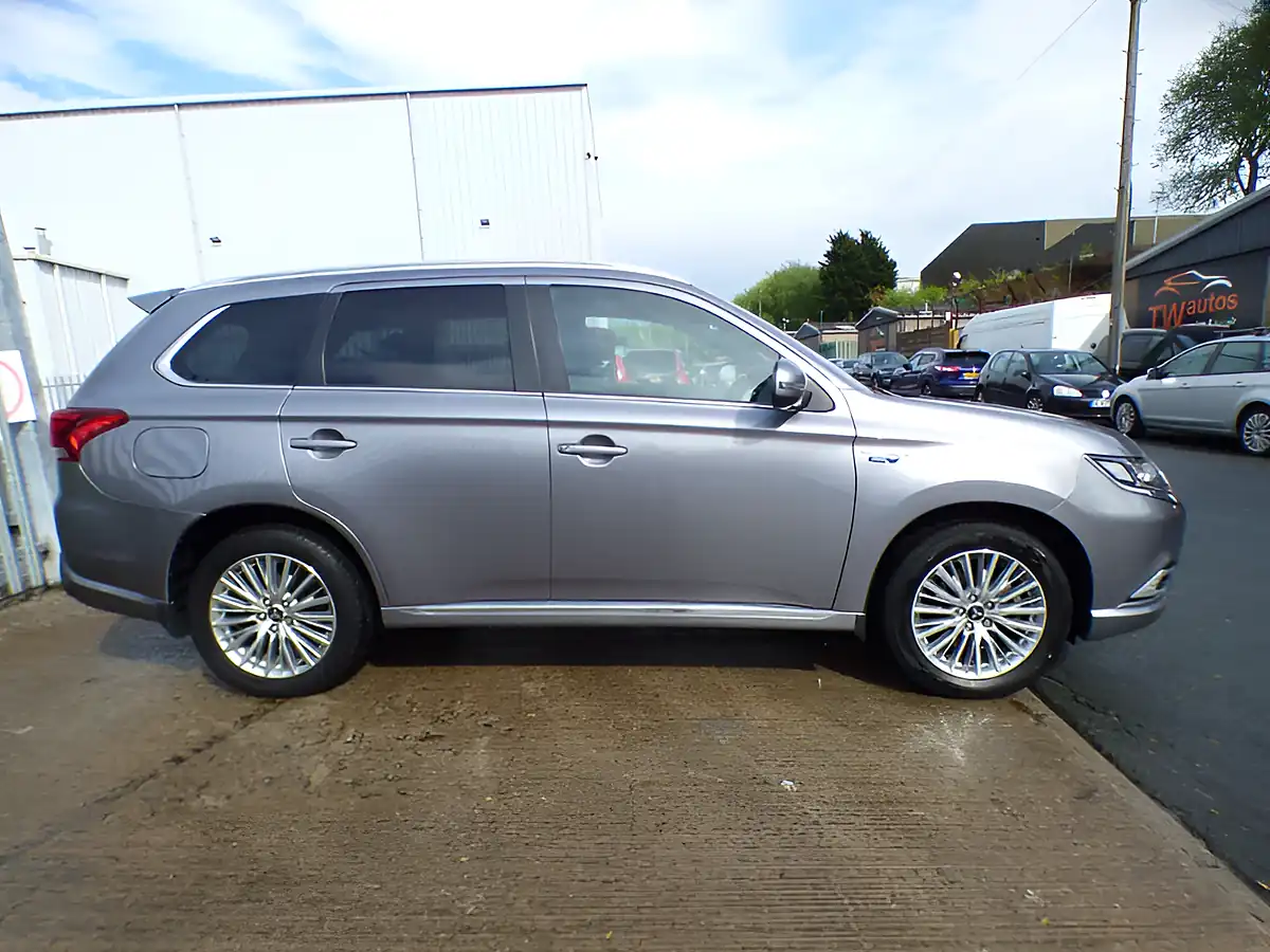 Used 2018 Mitsubishi Outlander Grey - Interior and Exterior details 15