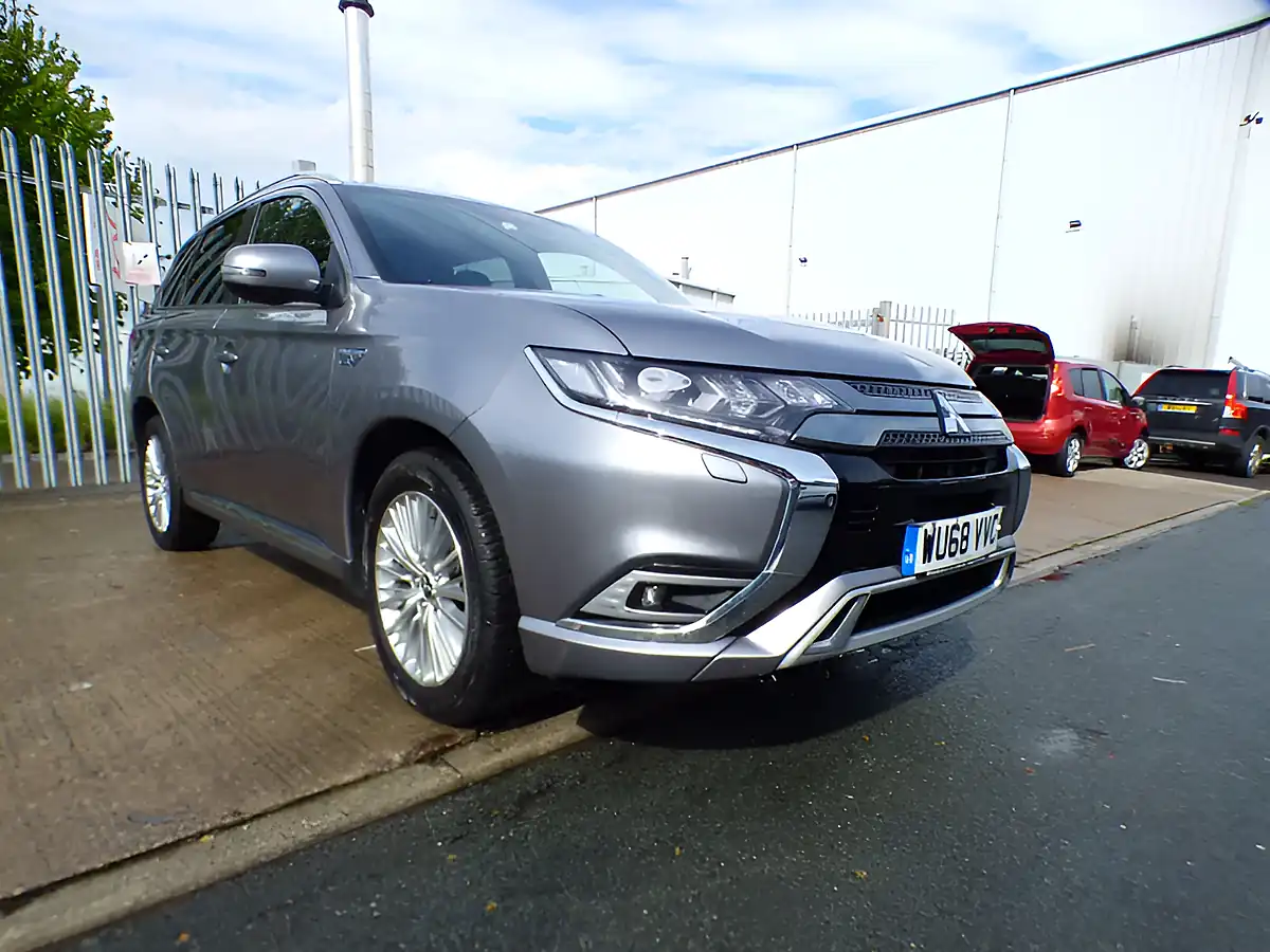 Used 2018 Mitsubishi Outlander Grey - Interior and Exterior details 4