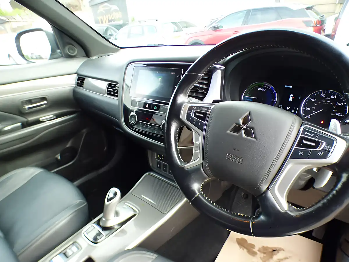 Used 2018 Mitsubishi Outlander Grey - Interior and Exterior details 5