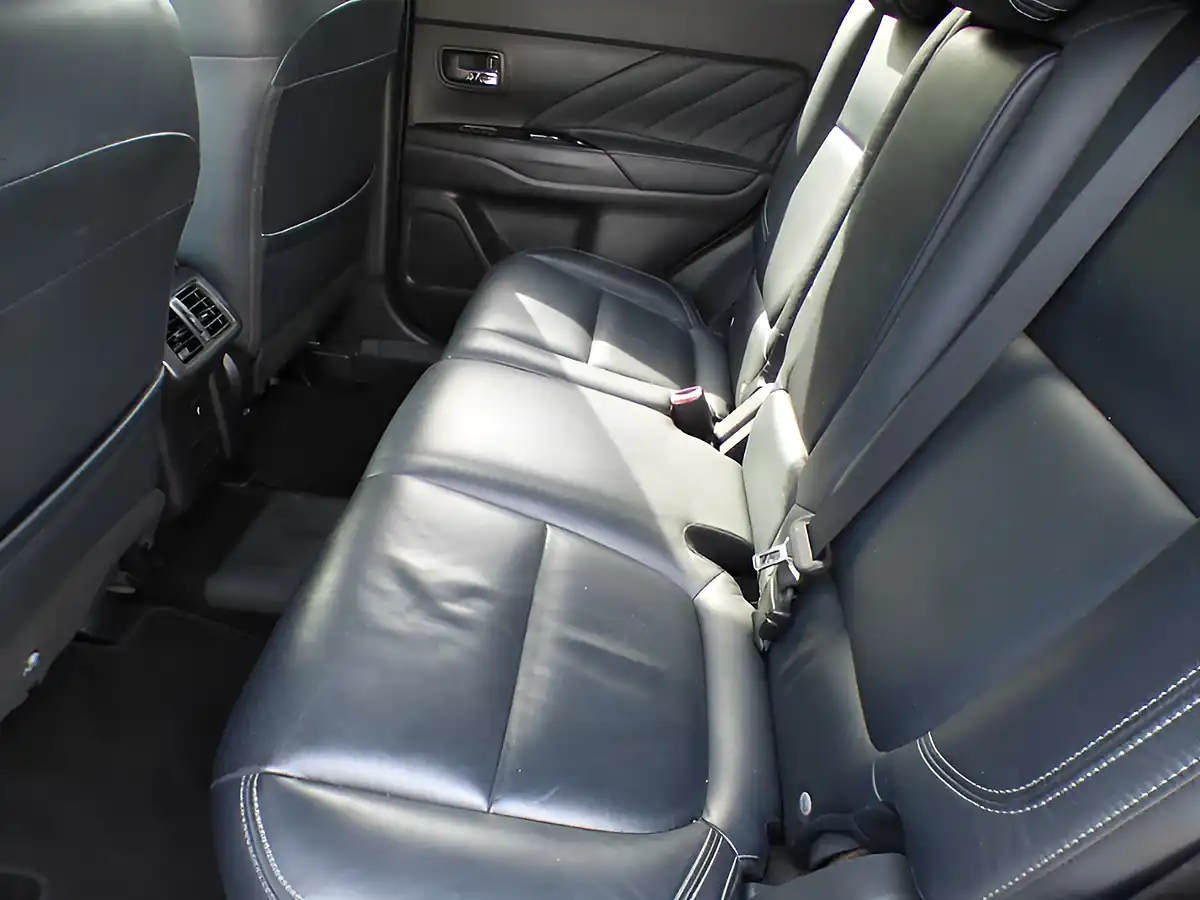 Used 2018 Mitsubishi Outlander Grey - Interior and Exterior details 9