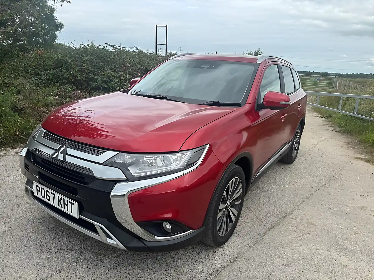 Used 2018 Mitsubishi Outlander Ls Red - Interior and Exterior details 9