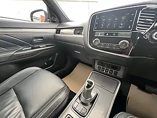 Used 2018 Mitsubishi Outlander Orient Red - Interior and Exterior details 14