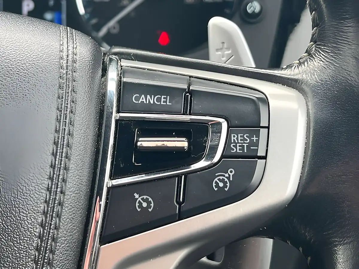 Used 2018 Mitsubishi Outlander Orient Red - Interior and Exterior details 15