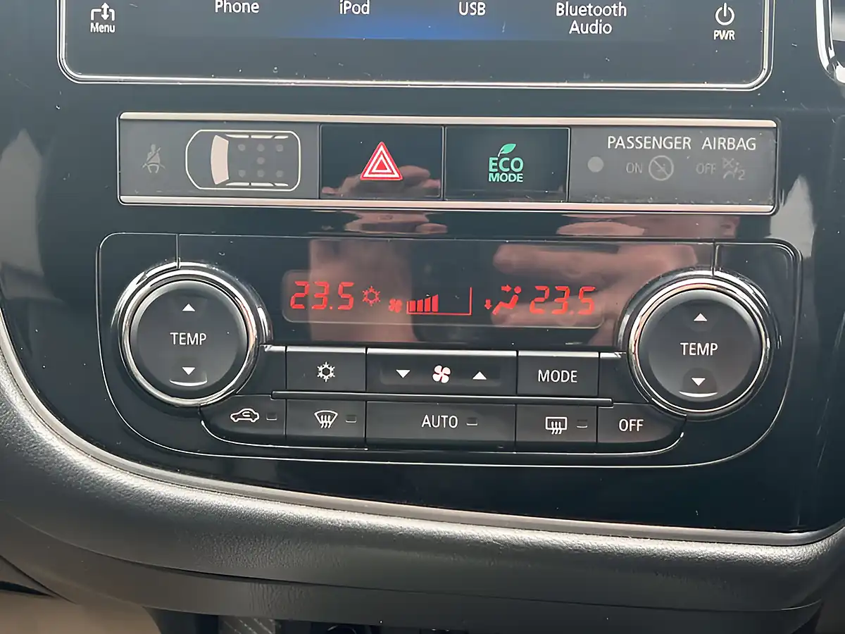Used 2018 Mitsubishi Outlander Orient Red - Interior and Exterior details 20