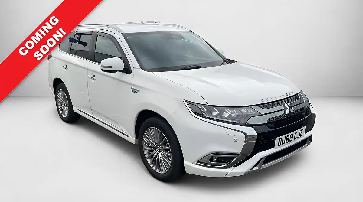 Used 2018 Mitsubishi Outlander White - Front View