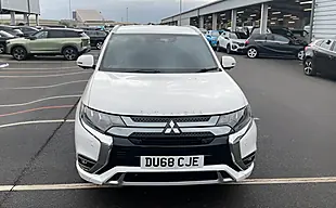 Used 2018 Mitsubishi Outlander White - Interior and Exterior details 2