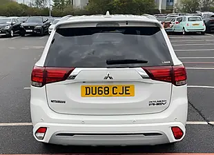Used 2018 Mitsubishi Outlander White - Interior and Exterior details 4